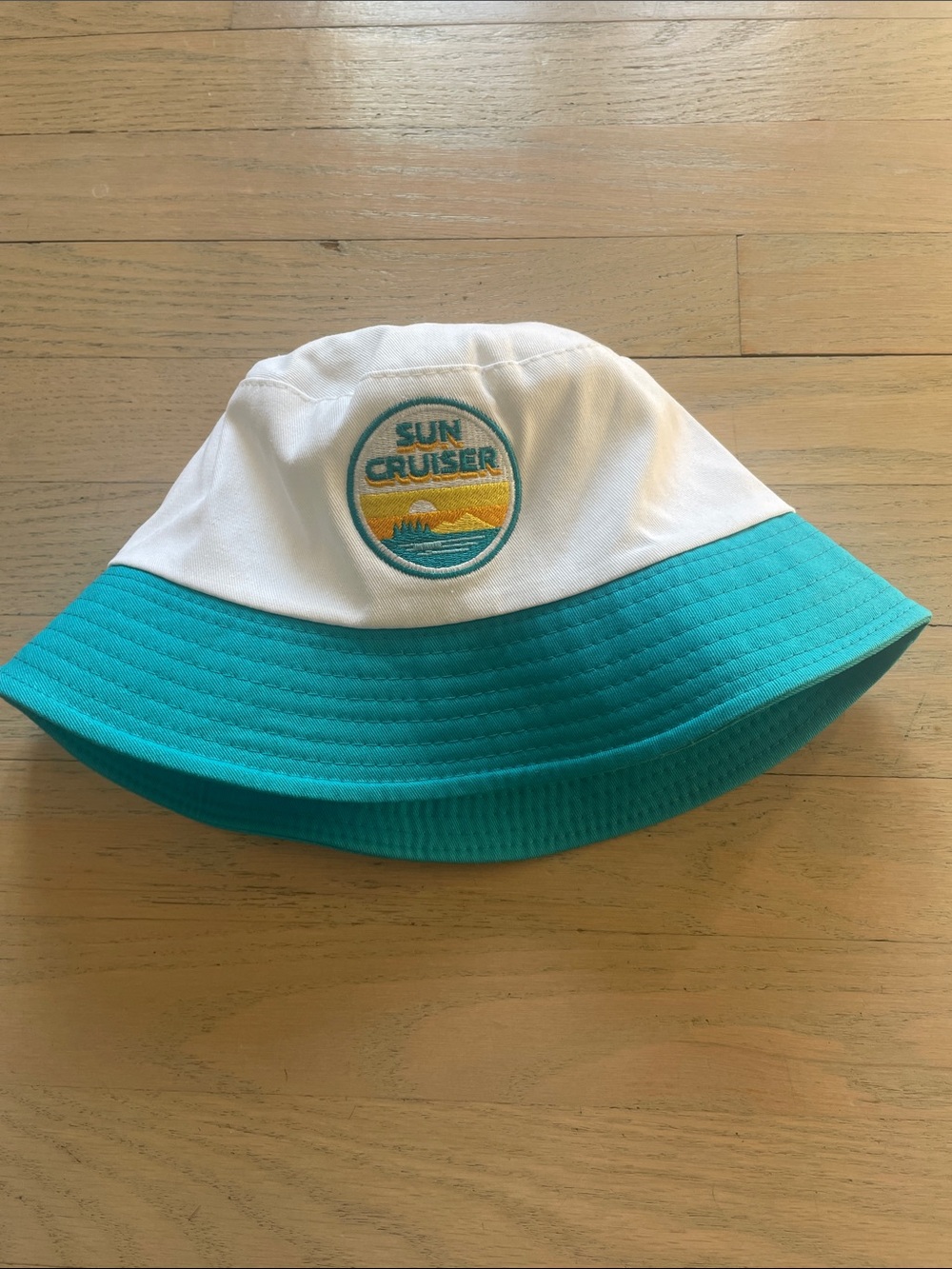 Sun Cruiser White and Teal Bucket Hat